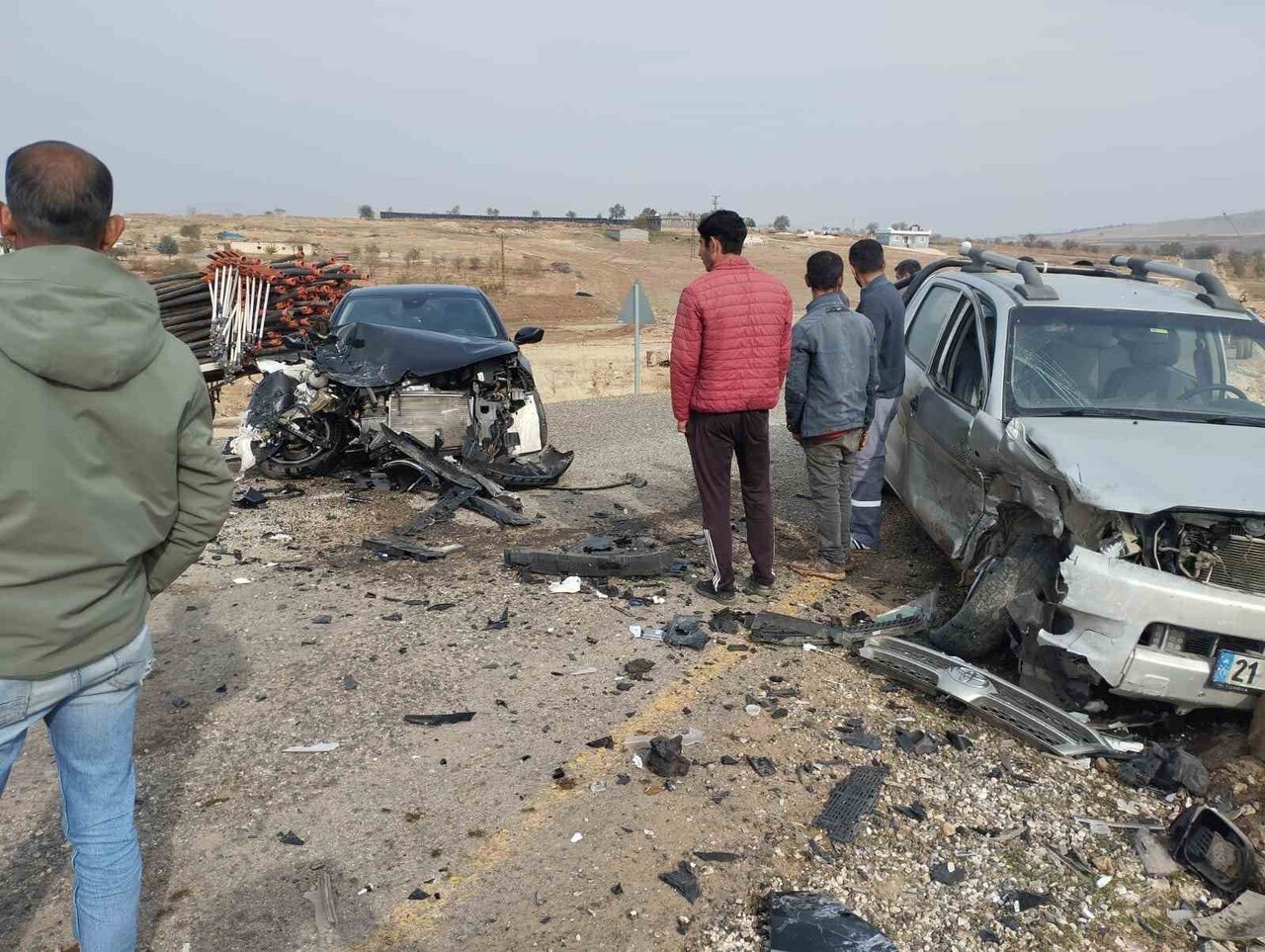 DİYARBAKIR’IN ÇINAR İLÇESİNDE İKİ OTOMOBİLİN KAFA KAFAYA ÇARPIŞTIĞI KAZADA 2 KİŞİ...