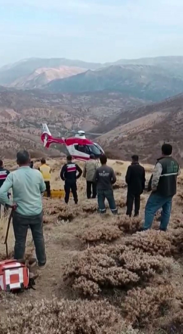 DOĞANŞEHİR İLÇESİNDE AĞAÇ KESİMİ SIRASINDA UÇURUMA YUVARLANAN ŞAHSIN KURTARILMA ANLARINA DAİR...