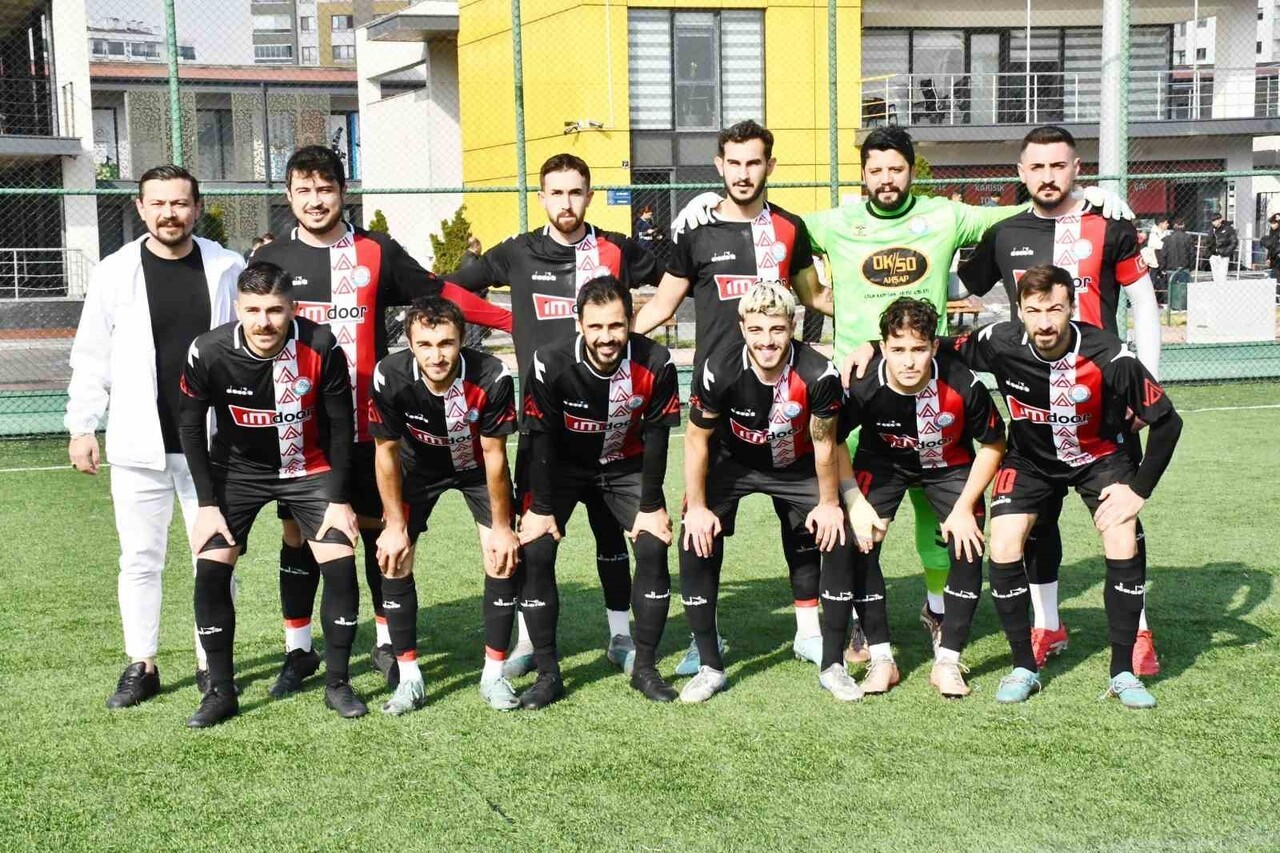 DÖĞERSPOR, LİGİN 9. HAFTA SONRASINDA LİDERLİĞİ ELE GEÇİRMENİN MUTLULUĞUNU YAŞIYOR.