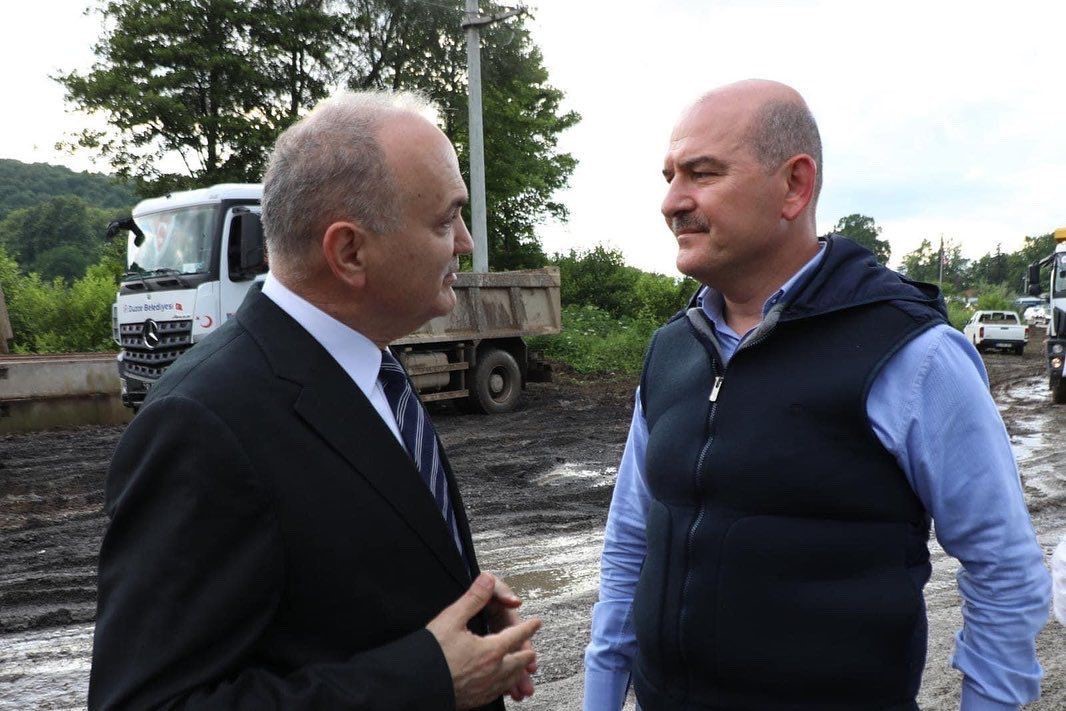 DÜZCE BELEDİYE BAŞKANI DR. FARUK ÖZLÜ, SON GÜNLERDE GÜNDEME GELEN DEPREM PARALARI SÜLEYMAN SOYLU...