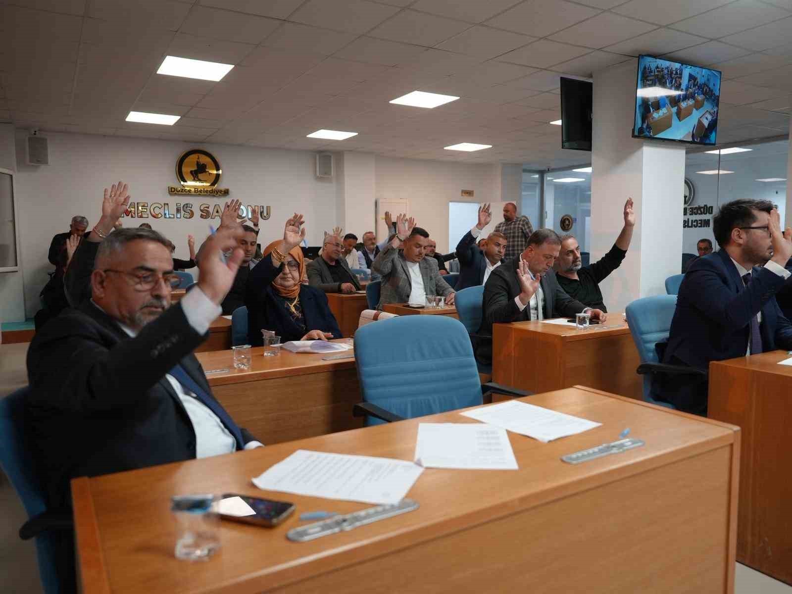 DÜZCE BELEDİYE MECLİSİ’NİN KASIM AYI BİRİNCİ OTURUMU 34 GÜNDEM MADDESİNİN GÖRÜŞÜLMESİ İLE...