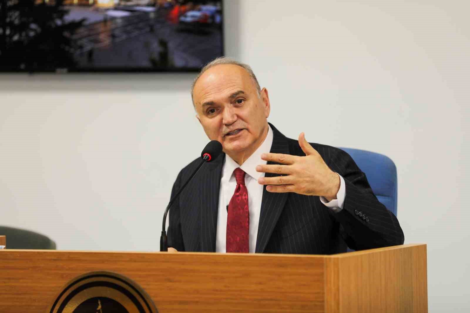 DÜZCE BELEDİYE MECLİSİ TOPLANTISINDA KONUŞAN BELEDİYE BAŞKANI DR. FARUK ÖZLÜ, KENTİN GELECEĞİNİ...