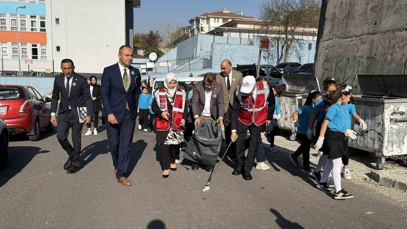 DÜZCE BELEDİYESİ'NİN "TEMİZ ŞEHİR DÜZCE" KAMPANYASI, İLKOKULLARI DA KAPSAYACAK ŞEKİLDE...
