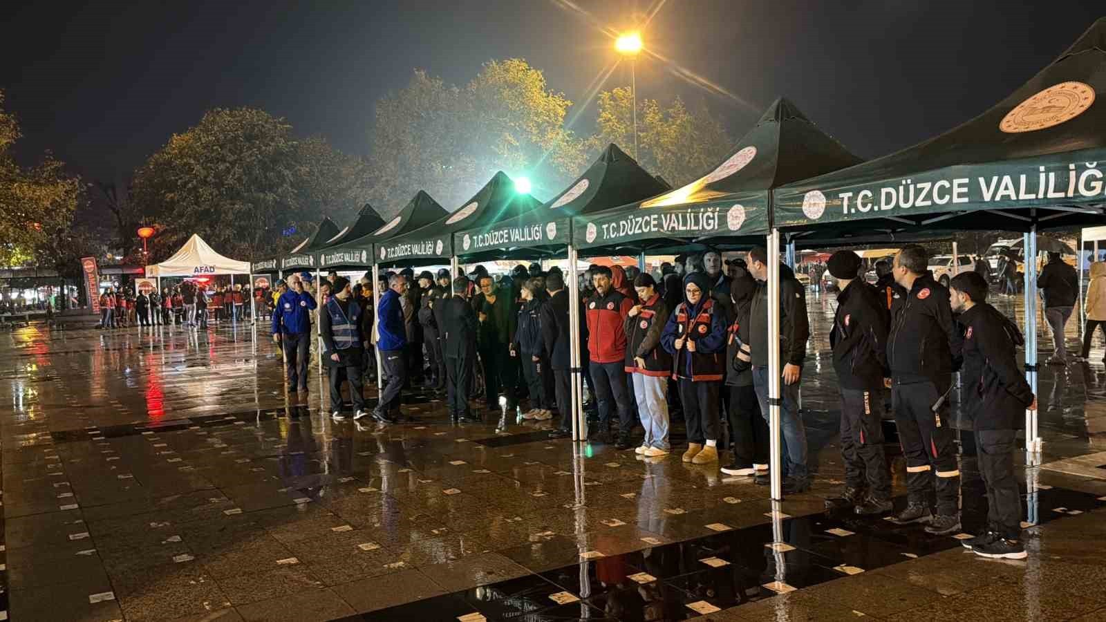 DÜZCE’DE 12 KASIM 1999 DÜZCE DEPREMİNİN 26. YILDÖNÜMÜNDE SAATLER 18.57’DE TEKRAR DURDU. DÜZCELİLER...