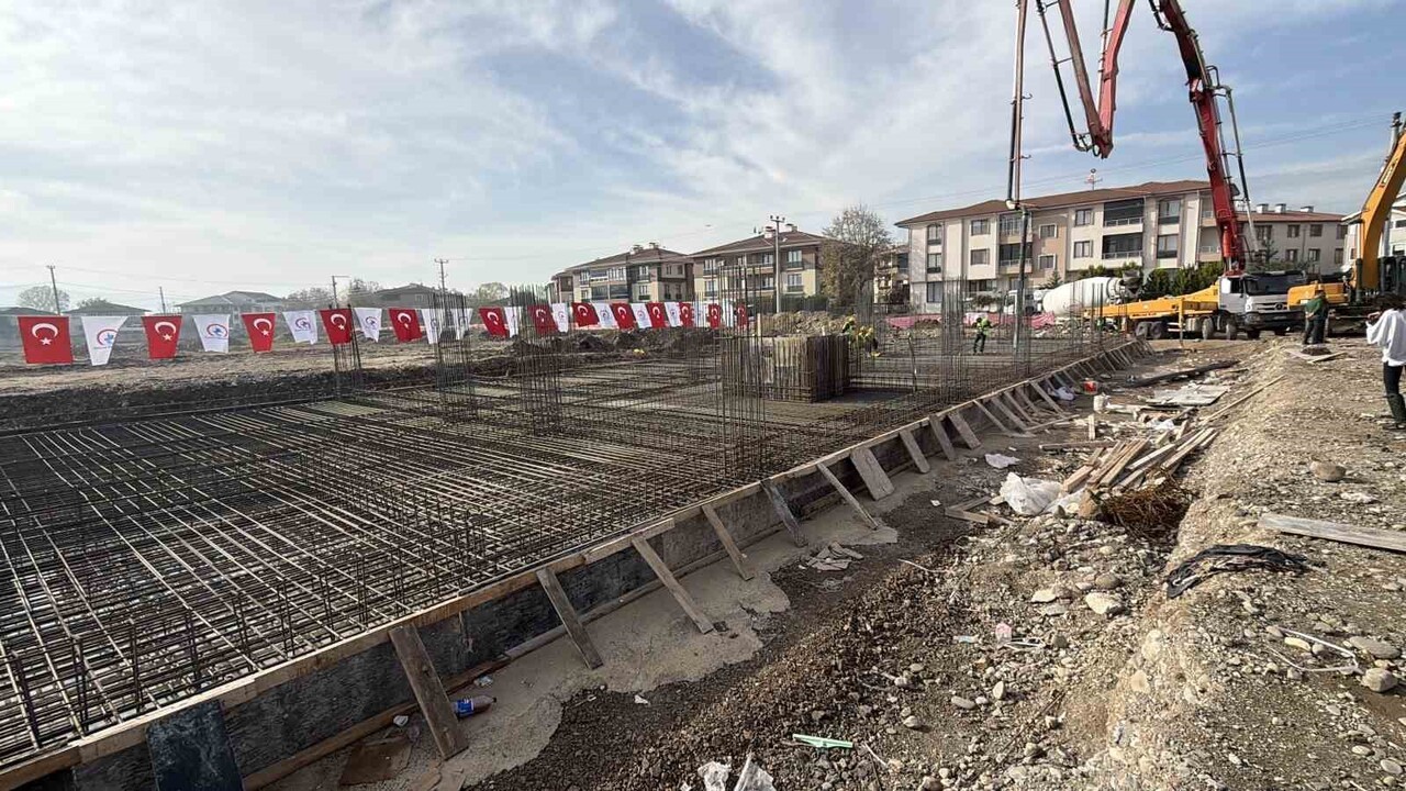 DÜZCE’DE 19 MAYIS SPOR KAMPÜSÜNÜN TEMEL ATMA TÖRENİ GERÇEKLEŞTİRİLDİ. BİN 110 METREKARE KAPALI...