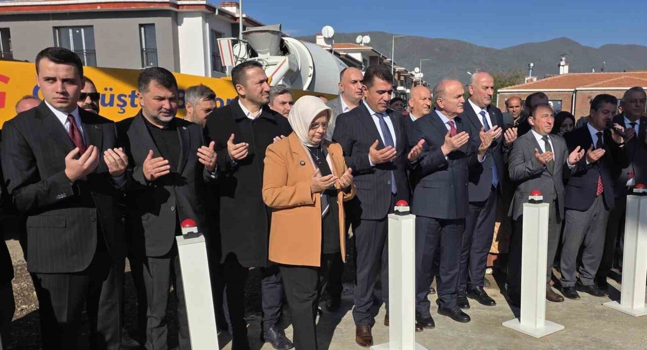 DÜZCE’DE 23 KASIM 2022’TE YAŞANAN DEPREM SONRASI AĞIR HASAR ALAN VE YIKILAN ÇİLİMLİ MERKEZ CAMİNİN...