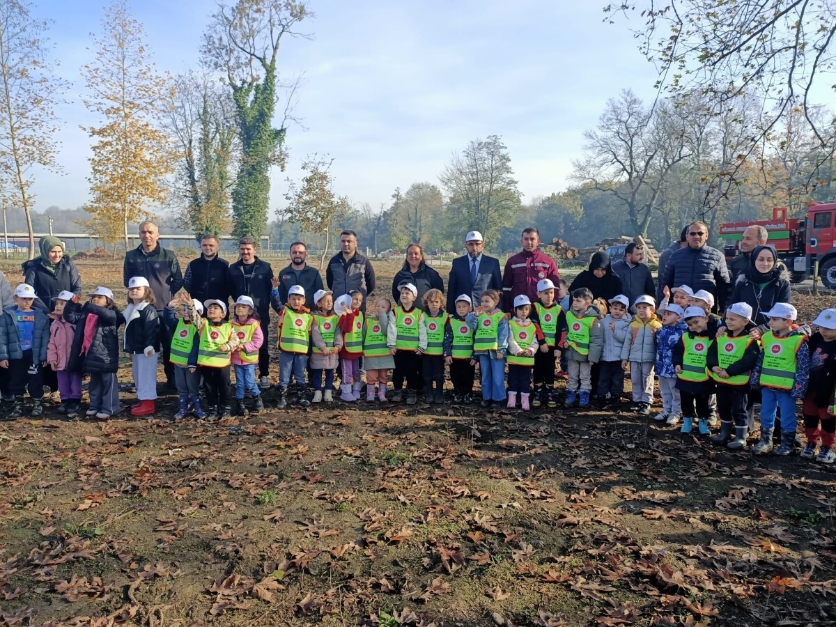 DÜZCE’NİN GÖLYAKA İLÇESİNDE 4-6 YAŞ KUR’AN KURSU ÖĞRENCİLERİNE ORMANLARIN KORUNMASI İLE İLGİLİ...