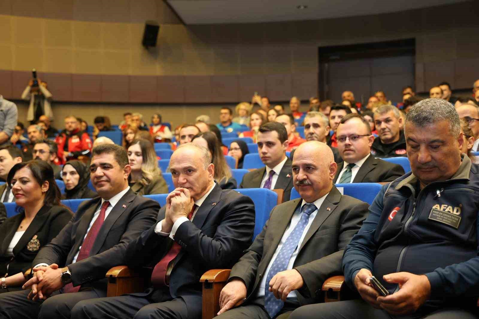 DÜZCE VALİLİĞİ, DÜZCE BELEDİYESİ, DÜZCE ÜNİVERSİTESİ VE AFAD BAŞKANLIĞI İŞ BİRLİĞİYLE DÜZENLENEN...