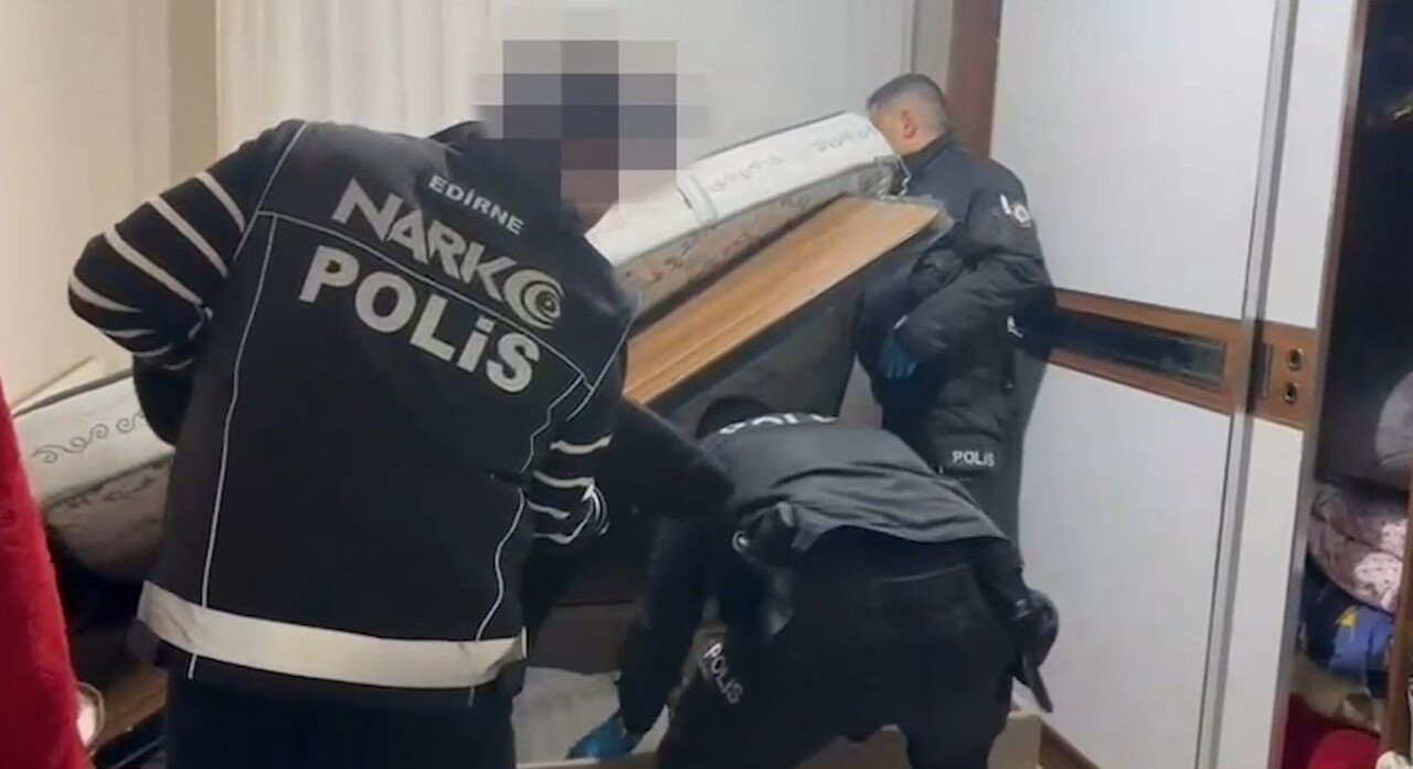 EDİRNE'DE UYUŞTURUCU MADDE KULLANIMI VE TİCARETİNE YÖNELİK YÜRÜTÜLEN ÇALIŞMALAR KAPSAMINDA 10...