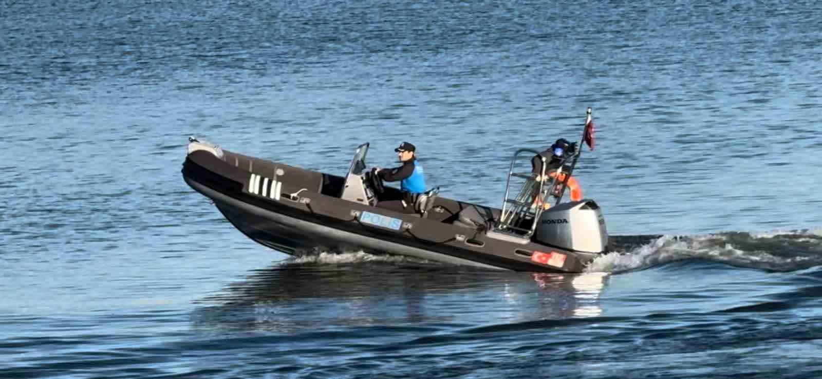 EDİRNE’DE YUNANİSTAN İLE SINIRI OLUŞTURAN MERİÇ NEHRİ’NDE, POLİS VE JANDARMA ZODYAK BOTLA ORTAK...