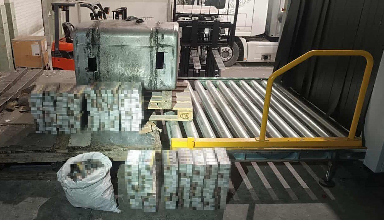 EDİRNE HAMZABEYLİ SINIR KAPISI'NDAN ÇIKARAK, BULGARİSTAN ÜZERİNDEN ROMANYA'YA GİTMEK İSTEYEN BİR...