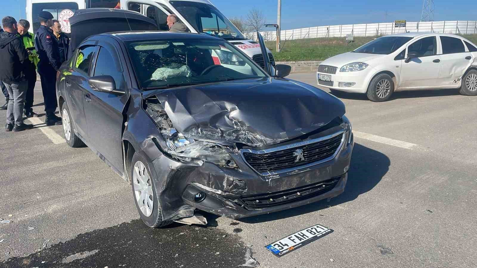 EDİRNE’NİN İPSALA İLÇESİNDE İKİ OTOMOBİLİN ESETÇE KAVŞAĞI’NDA ÇARPIŞMASI SONUCU MEYDANA GELEN...