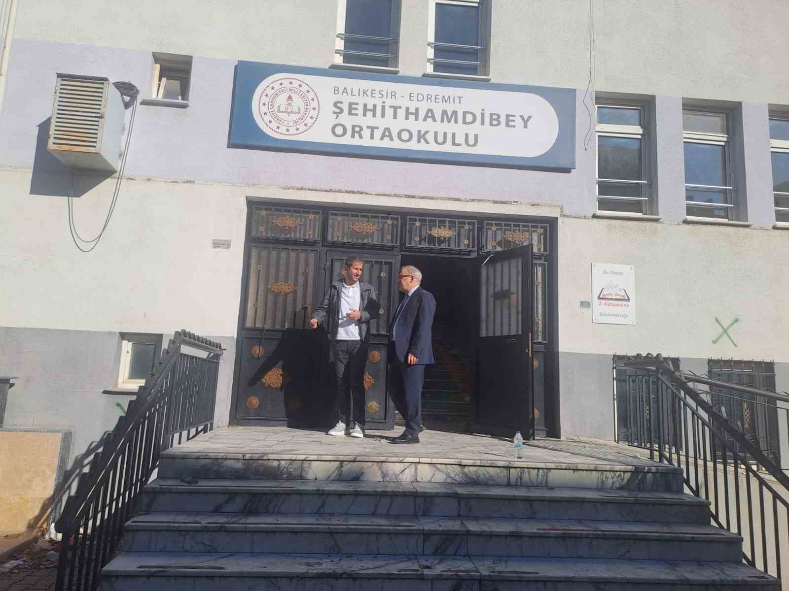 EDREMİT İLÇE MİLLİ EĞİTİM MÜDÜRÜ RAMAZAN ESMEN, İLÇEDE YÜRÜTÜLEN OKUL BİNALARINDAKİ DEPREM...