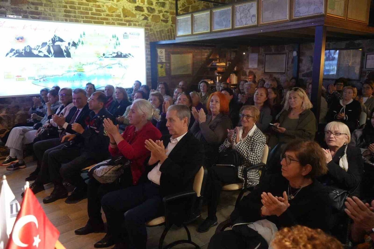 EDREMİT TİCARET ODASI (ETO), 25 KASIM KADINA YÖNELİK ŞİDDETE KARŞI ULUSLARARASI MÜCADELE GÜNÜ...