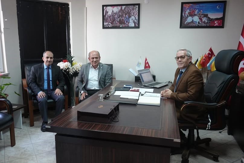 EDREMİT TİCARET ODASI YÖNETİM KURULU BAŞKANI AHMET ÇETİN VE GENEL SEKRETER RECEP AKGÜN, EDREMİT...