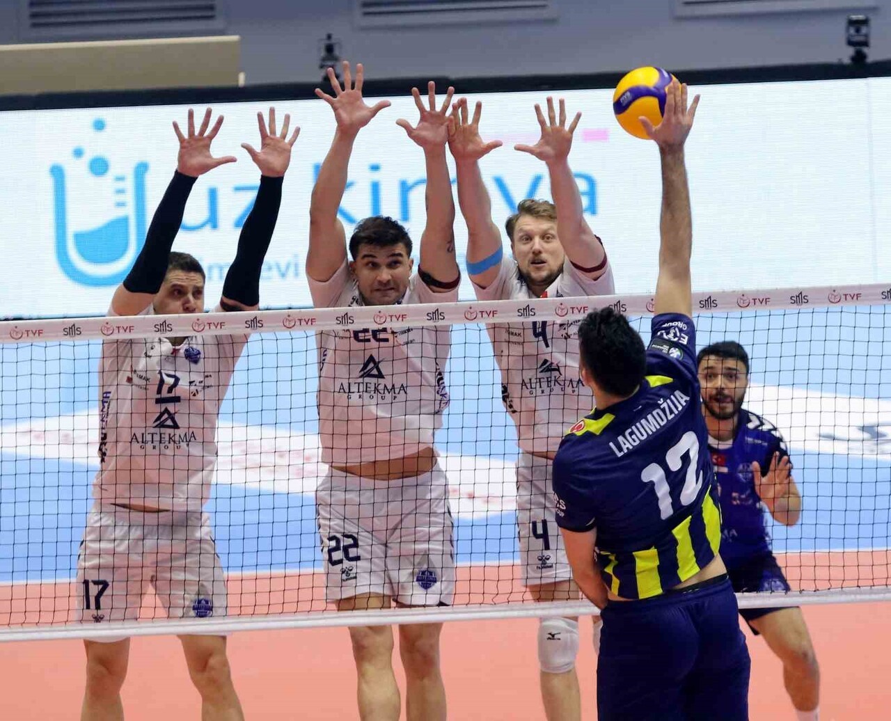 EFELER LİGİ 7. HAFTA KARŞILAŞMASINDA ALTEKMA, İZMİR’DE KONUK ETTİĞİ FENERBAHÇE'YE 25-20, 19-25...