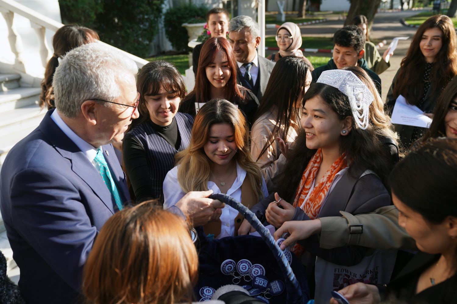 EGE ÜNİVERSİTESİ, TÜRK DÜNYASI İLE OLAN AKADEMİK, KÜLTÜREL VE BİLİMSEL BAĞLARINI GÜÇLENDİRMEYE...
