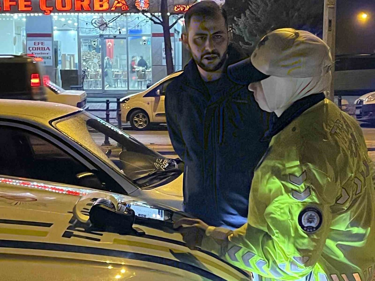 EKİPLER TARAFINDAN DURDURULAN ALKOLLÜ ARAÇ KULLANMAKTAN EHLİYETİNE EL KONULAN SÜRÜCÜ, "15...