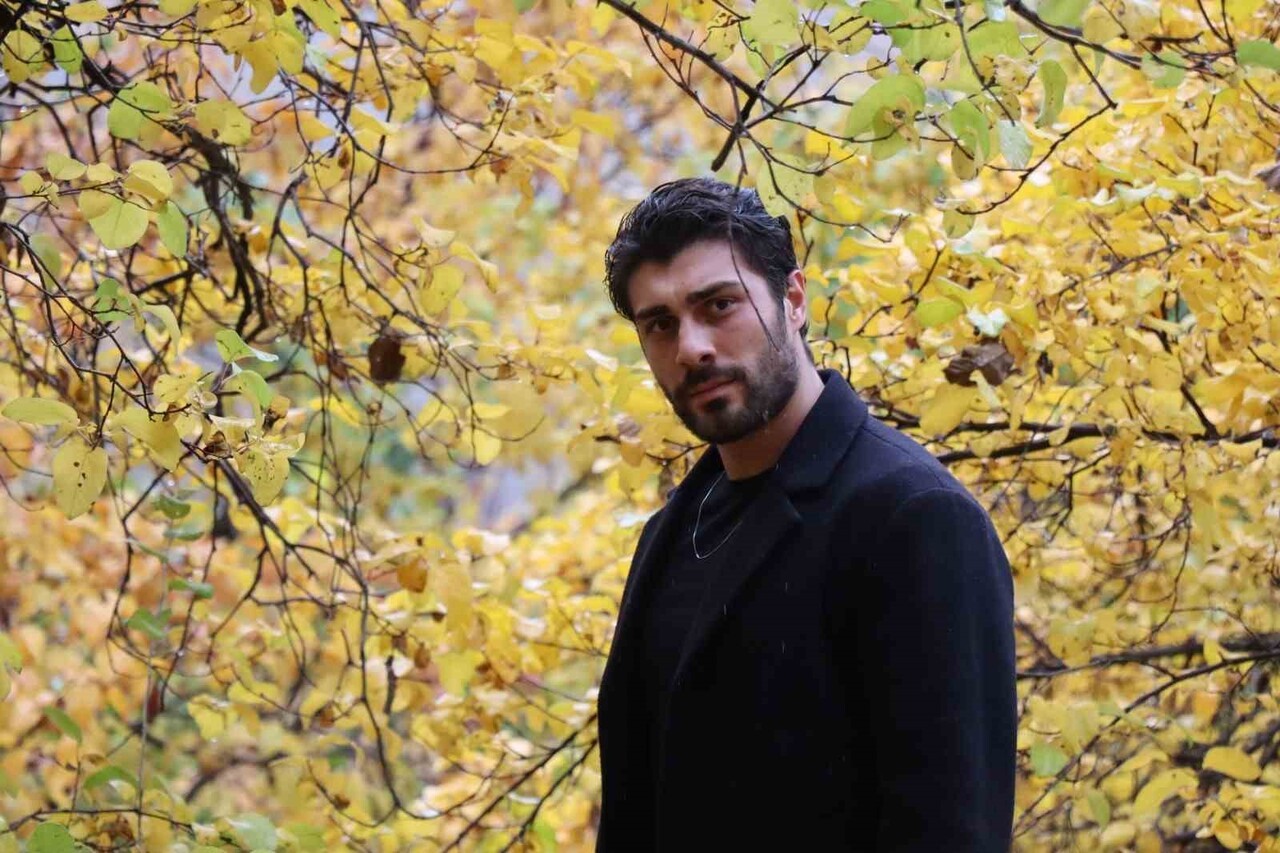 EKRANLARIN SEVİLEN YÜZLERİNDEN, GENÇ OYUNCU ALİ ÖNER, TAŞI İLE MEŞHUR ERZURUM’UN OLTU İLÇESİNDE...