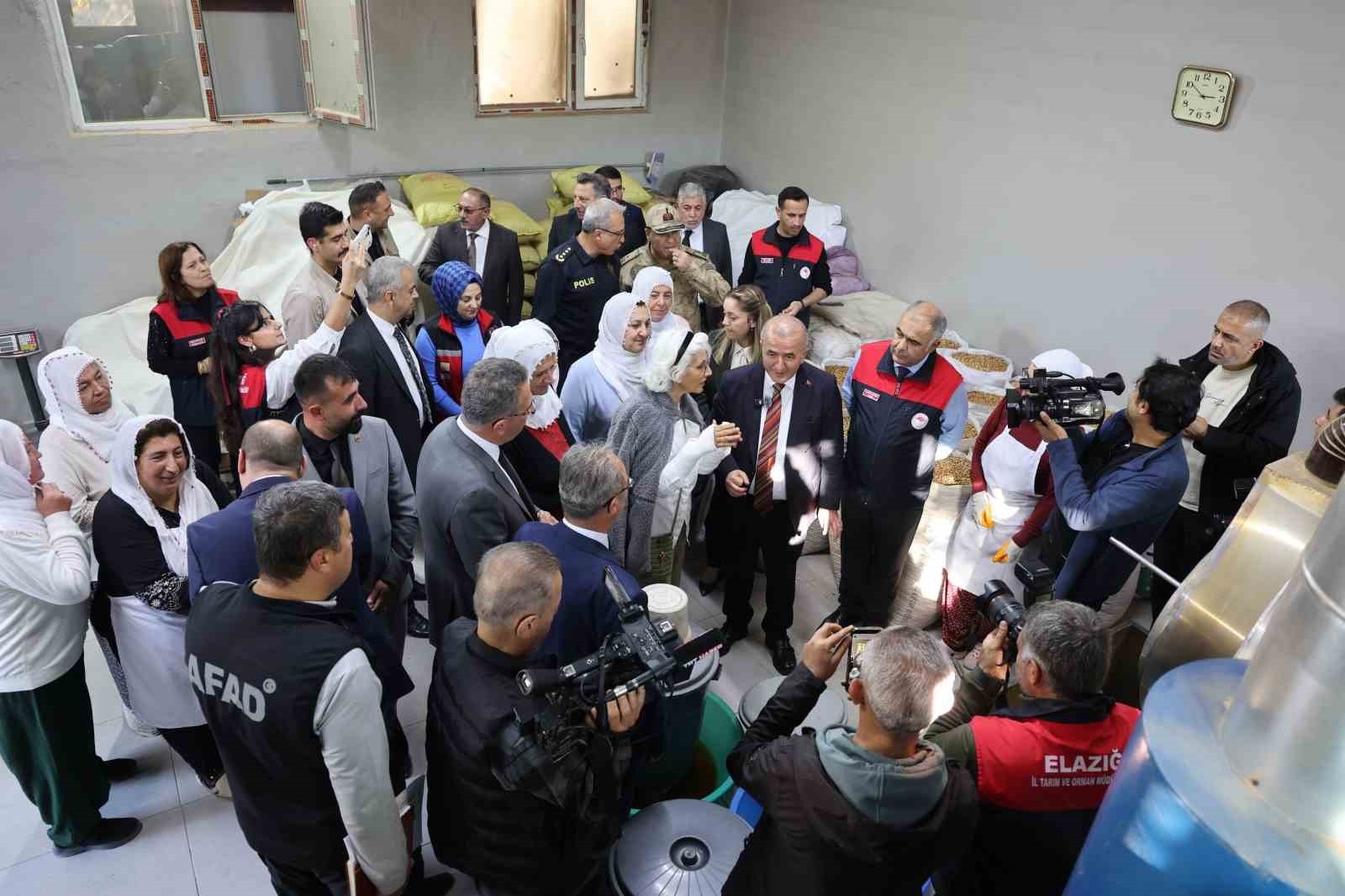 ELAZIĞ’IN AĞIN İLÇESİNDE, TARIM VE ORMAN İL MÜDÜRLÜĞÜ KOORDİNESİNDE “YÖRESEL LEBLEBİ YAPIMI...