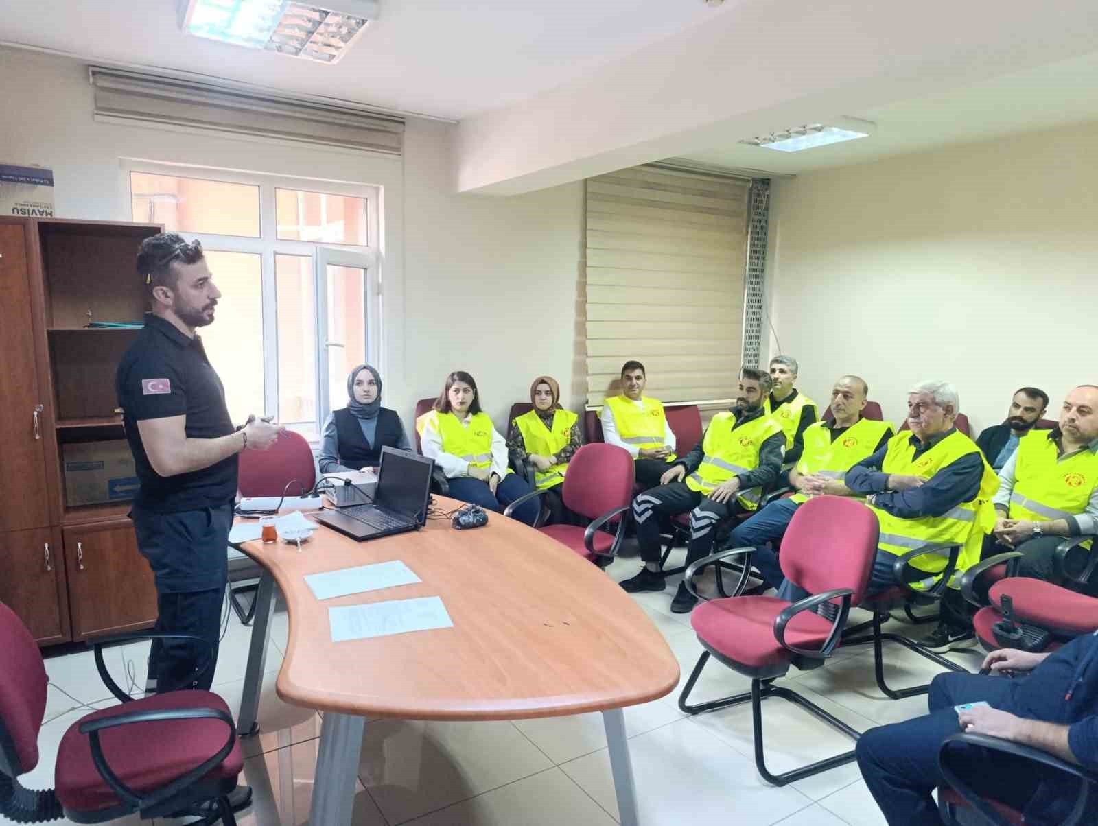 ELAZIĞ PALU DEVLET HASTANESİNDE DEPREM VE YANGIN TATBİKATI GERÇEĞİ ARATMADI