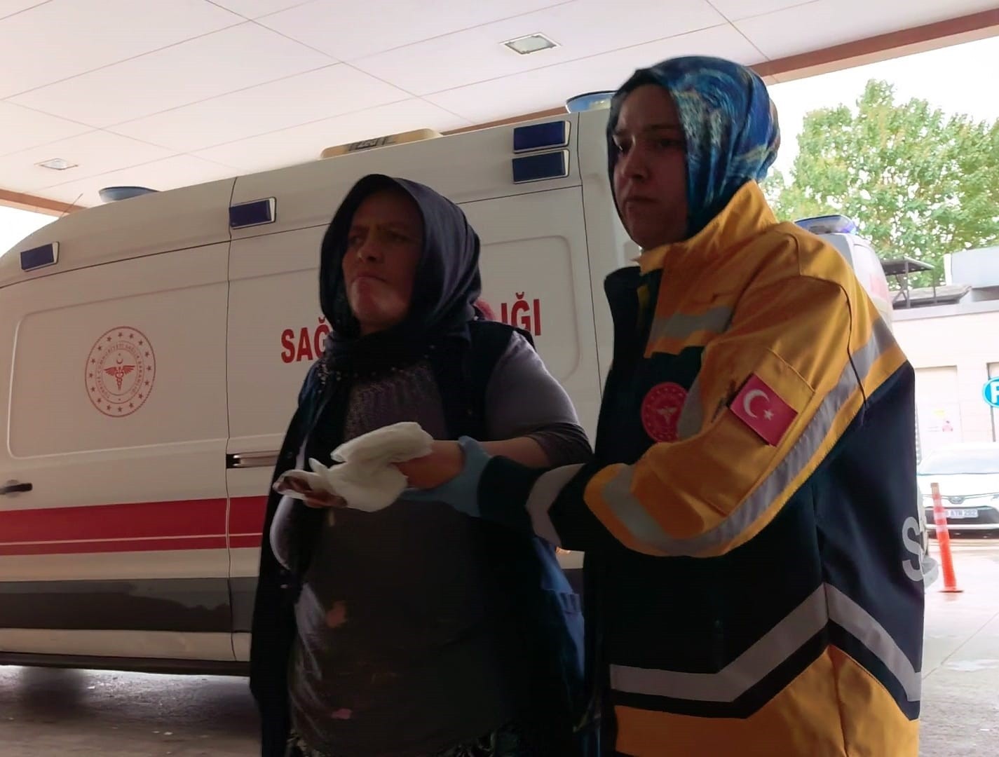 ELLERİ MERDANELİ ÜTÜYE SIKIŞAN KADIN YARALANDI