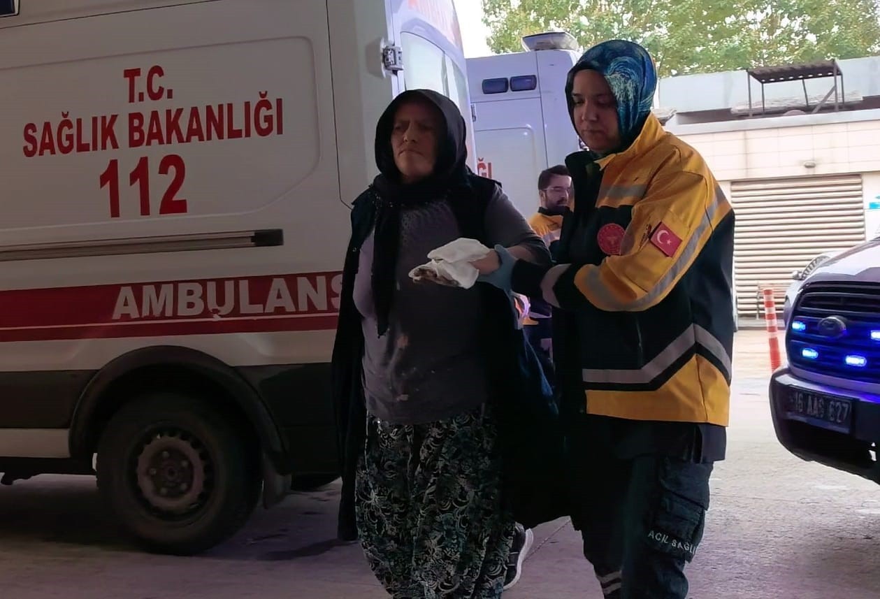 ELLERİ MERDANELİ ÜTÜYE SIKIŞAN KADIN YARALANDI