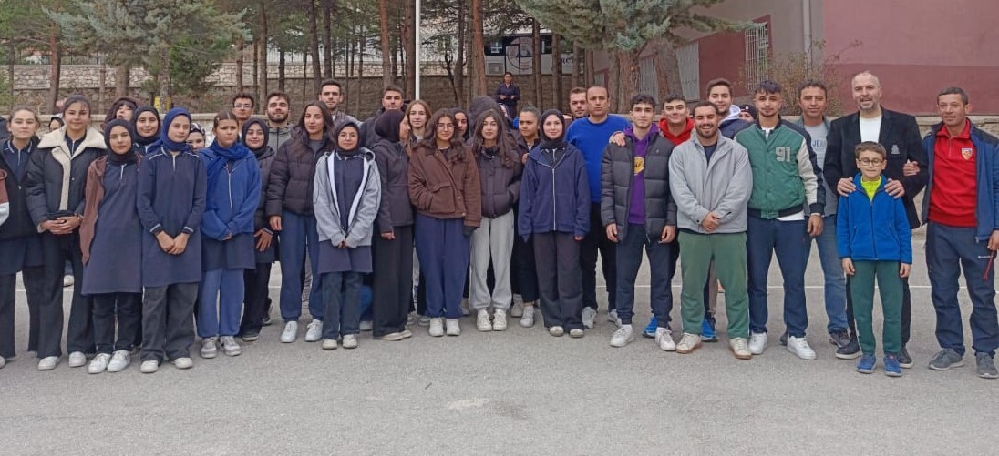 ERCİYES ÜNİVERSİTESİ (ERÜ) SPOR BİLİMLERİ FAKÜLTESİ ÖĞRETMENLİK BÖLÜMÜ ÖĞRENCİLERİ, TOPLUMA HİZMET...