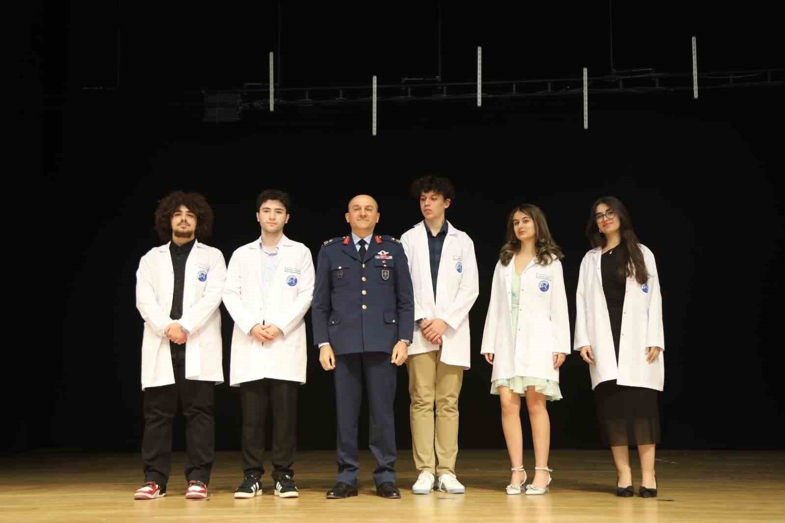 ERCİYES ÜNİVERSİTESİ (ERÜ) TIP FAKÜLTESİ’NDE EĞİTİME YENİ BAŞLAYAN DÖNEM 1 ÖĞRENCİSİ TÖRENLE BEYAZ...