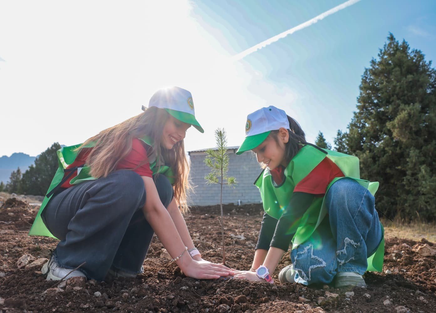 ERZİNCAN’DA 11 KASIM MİLLİ AĞAÇLANDIRMA GÜNÜ’NDE BİNLERCE FİDAN TOPRAKLA BULUŞTU