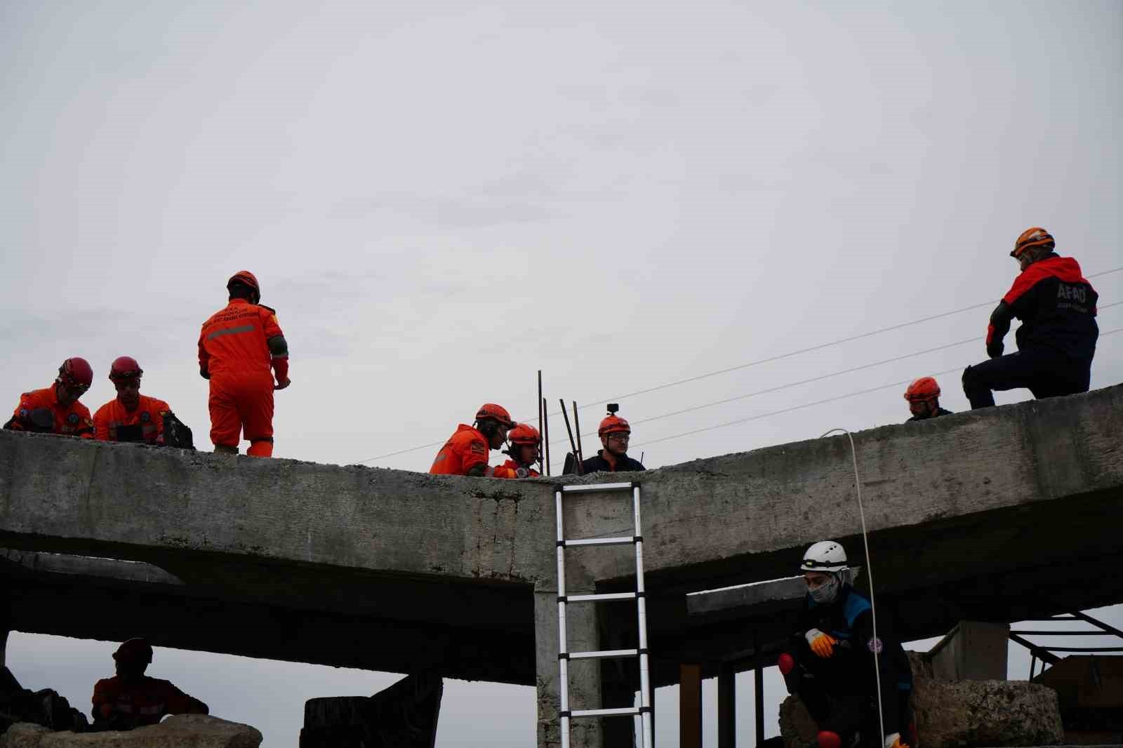 ERZİNCAN’DA DEPREM TATBİKATI GERÇEKLEŞTİRİLDİ