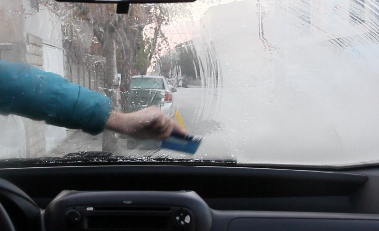 ERZİNCAN’DA SOĞUK HAVA ETKİLİ OLDU: ARAÇ CAMLARI BUZ TUTTU