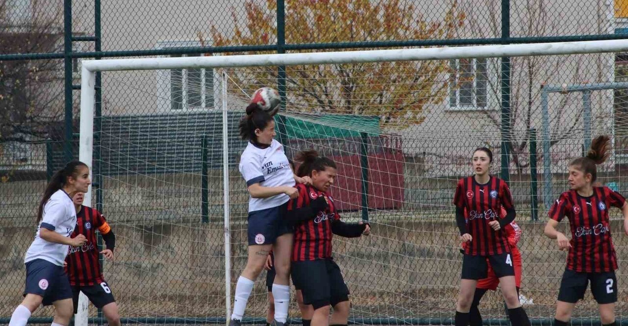 ERZİNCAN’IN KIZLARI AĞRI’YA 5-0 YENİLDİ