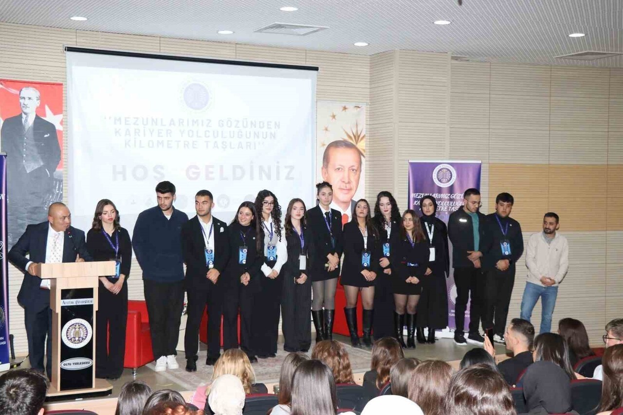 ERZURUM'UN OLTU İLÇESİNDE "MEZUNLARIMIZ GÖZÜNDEN KARİYER YOLCULUĞUNUN KİLOMETRE TAŞLARI"  YOĞUN...