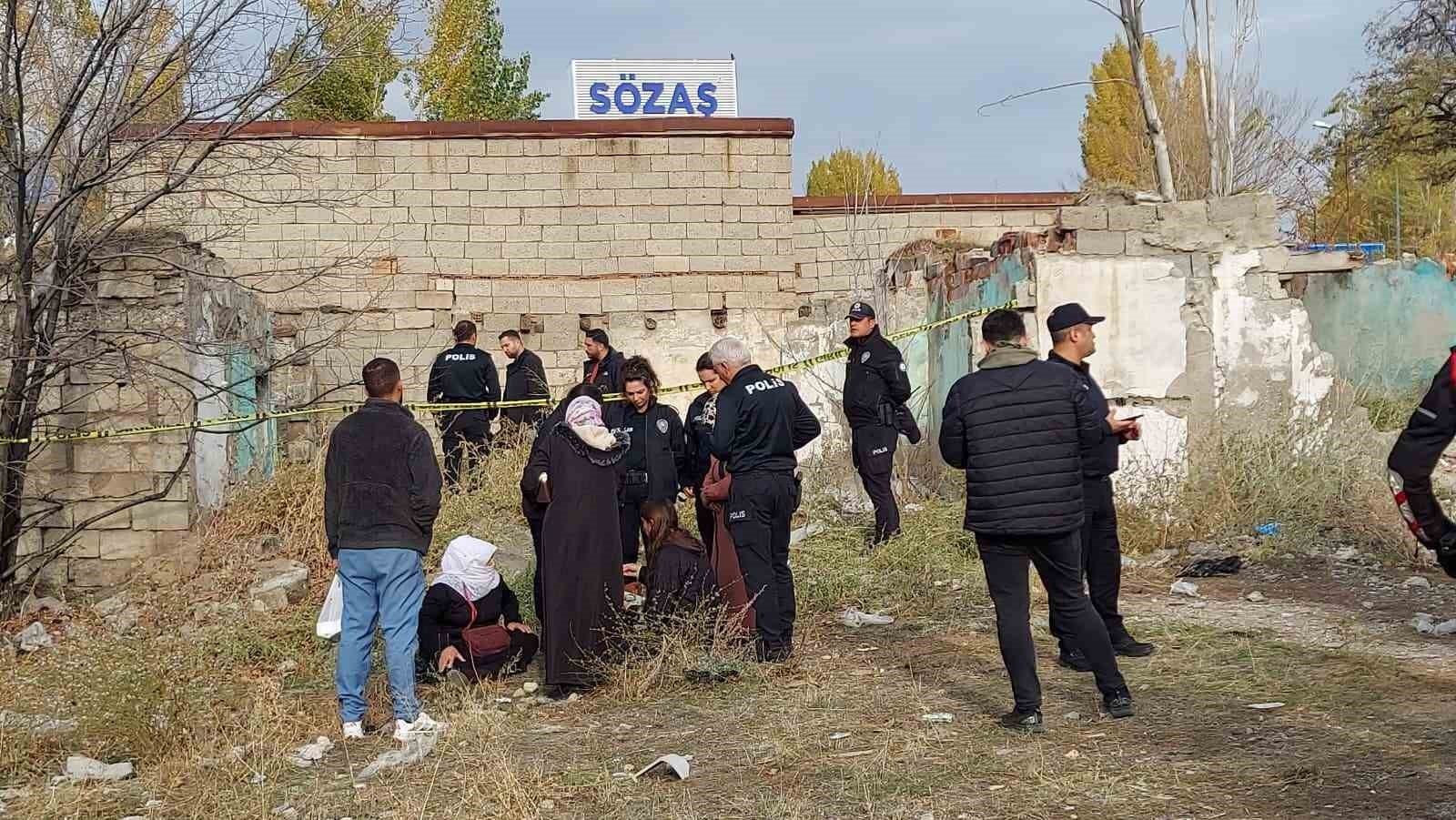 ERZURUM'UN YAKUTİYE İLÇESİNDE, KARAYOLU ÜZERİNDEN BULUNAN BİR  METRUK BİNADA 1 ŞAHIS  ÖLÜ OLARAK...