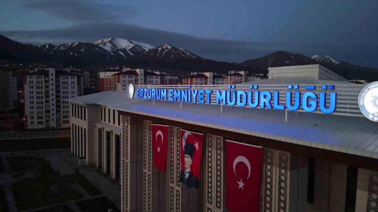 ERZURUM’DA POLİS SOKAK SATICILARINA YÖNELİK YAPTIĞI OPERASYONLARDA 14 ŞAHIS HAKKINDA İŞLEM...