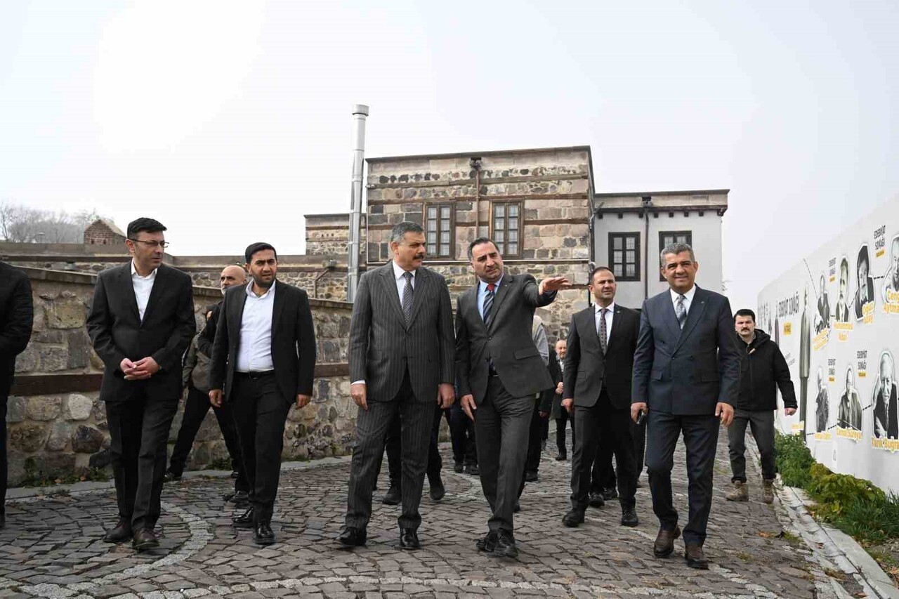 ERZURUM’DA "DİL VE EDEBİYAT KONAĞI" İLE "EDEBİYAT SOKAĞI" YAPILAN PROGRAMLARLA İLGİ ODAĞI OLUYOR....