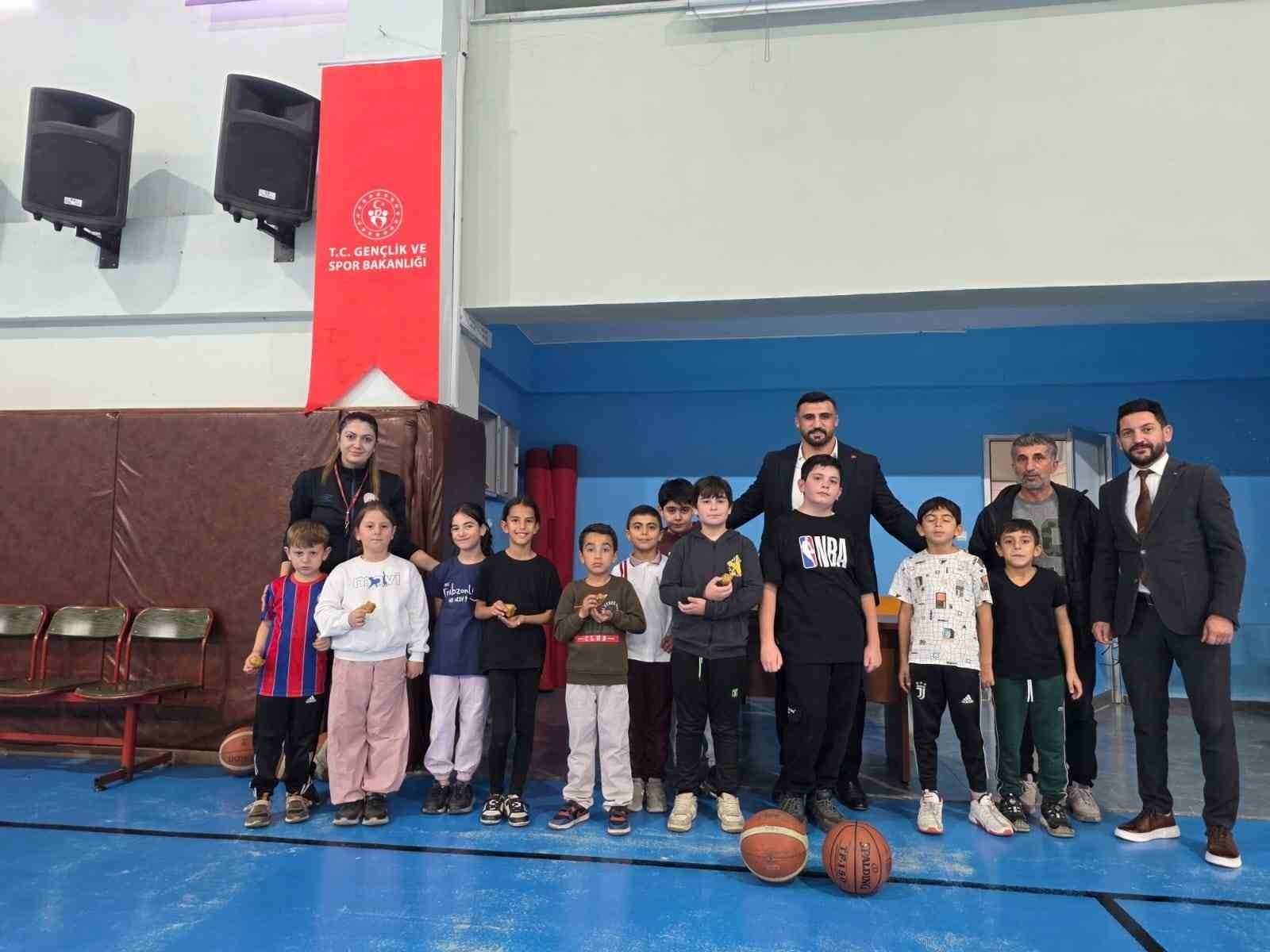 ERZURUM GSİM SPOR SALONLARINDA EN TATLI ANTRENMAN GÜNLERİNE SAHNE OLDU. YAKUTİYE, AZİZİYE VE...