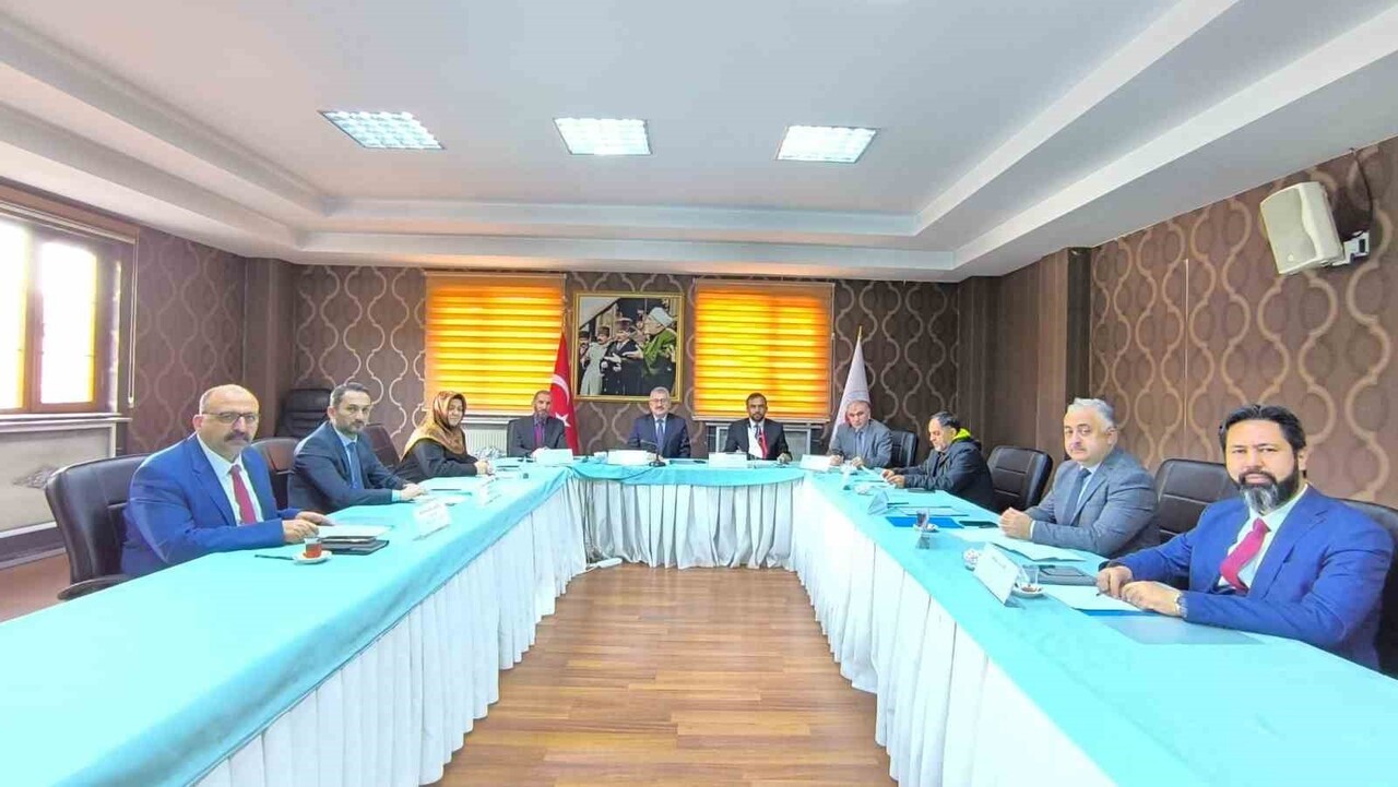 ERZURUM İL MÜFTÜSÜ YAŞAR ÇAPÇI BAŞKANLIĞINDA 1001 HATİM İSTİŞARE TOPLANTISI YAPILDI.