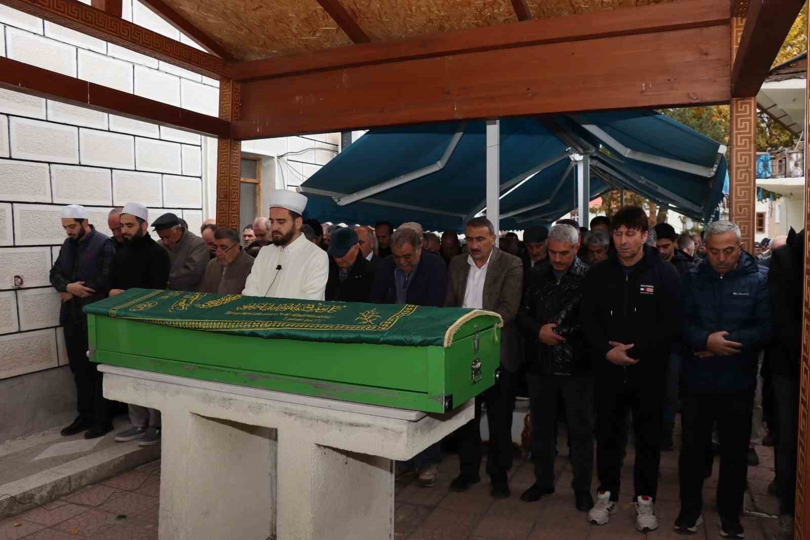 ERZURUM’UN OLUR İLÇESİ’NİN ESKİ BELEDİYE BAŞKANLARINDAN REŞAT YILDIRIM, EVİNDE GEÇİRDİĞİ KALP...