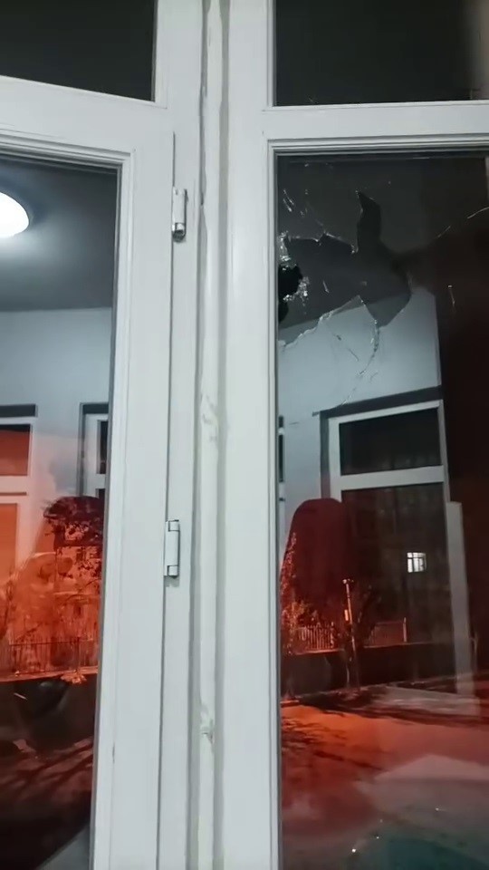 ERZURUM’UN PALANDÖKEN İLÇESİNDE KIZ KAÇIRMA MESELESİ YÜZÜNDEN İKİ AİLE ARASINDA ÇIKAN KAVGADA İKİ...