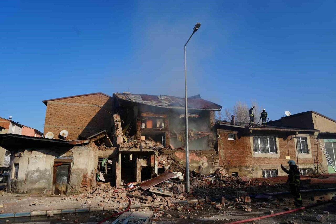 ERZURUM’UN YAKUTİYE İLÇESİNDE BUGÜN SABAH SAATLERİNDE MEYDANA GELEN DOĞALGAZ PATLAMASIYLA İLGİLİ...