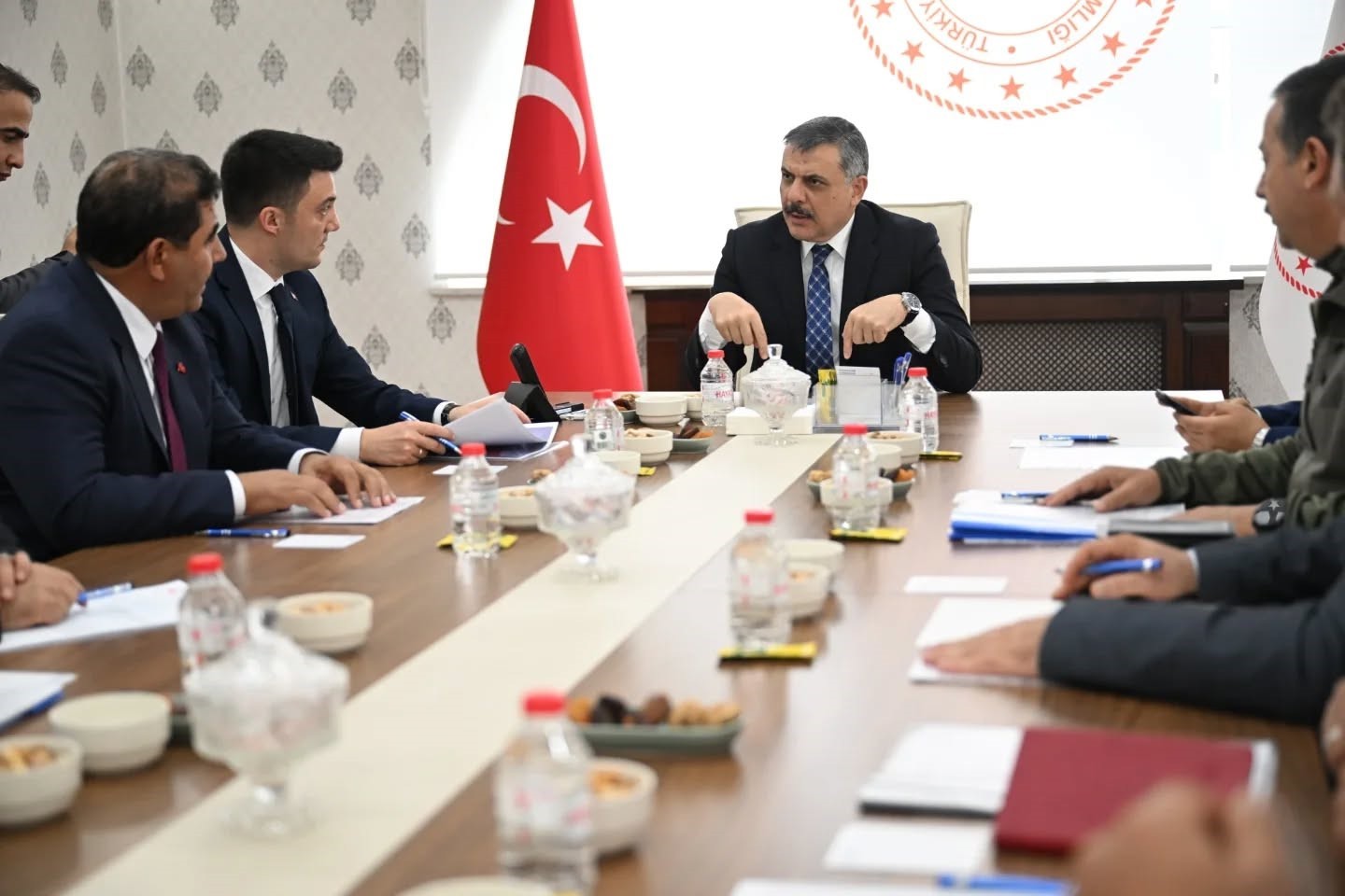 ERZURUM VALİSİ MUSTAFA ÇİFTÇİ, İLÇE ZİYARETLERİ KAPSAMINDA HORASAN’DA BİR DİZİ TEMASLARDA...