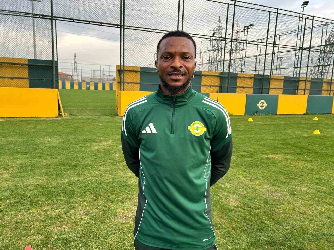 ESENLER EROKSPOR’UN NİJERYALI FUTBOLCUSU OLARENWAJU KAYODE, TRANSFERDE GALATASARAY İLE ADI GEÇEN...