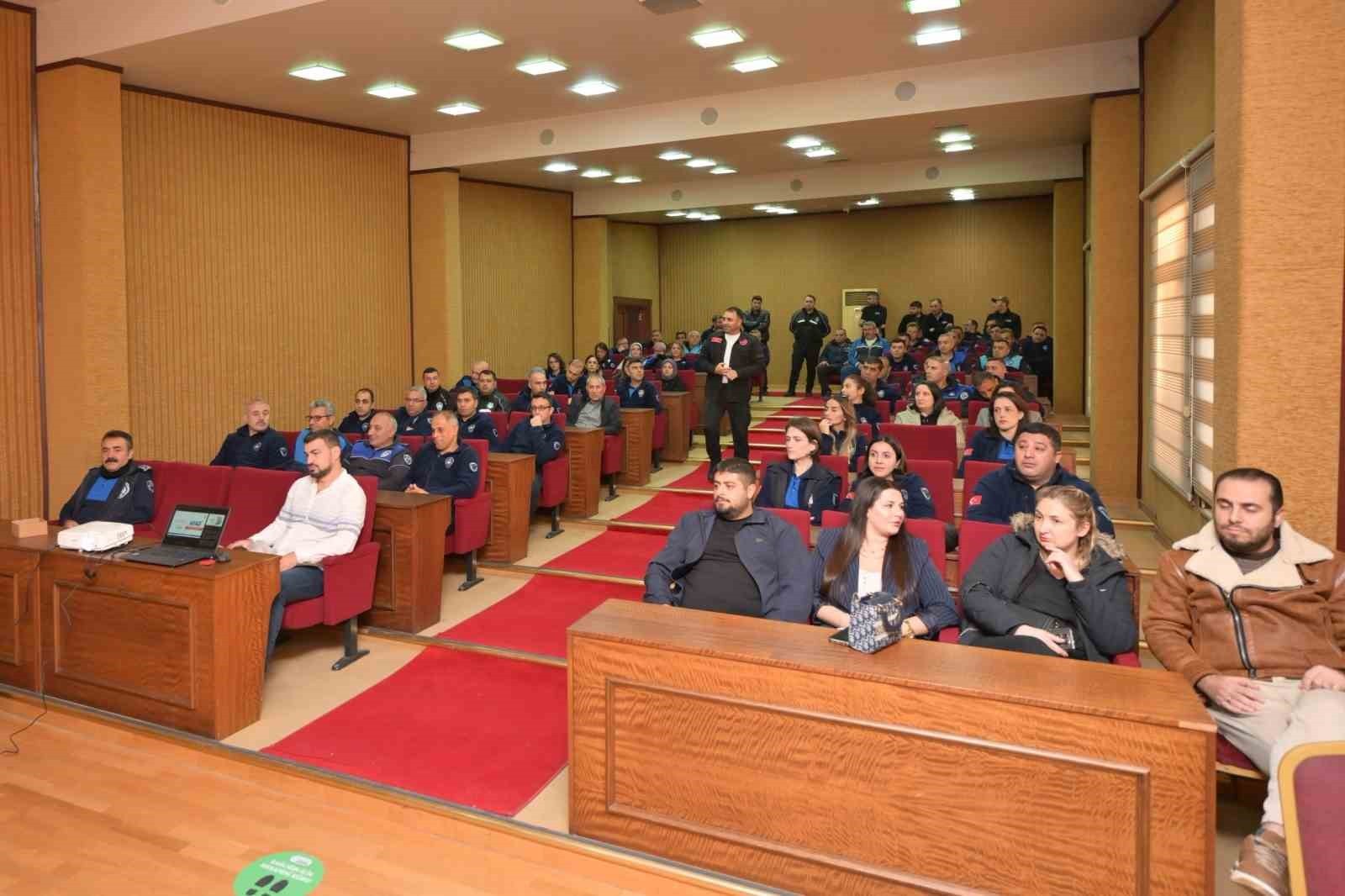 ESENYURT BELEDİYESİ, ARAMA KURTARMA EKİBİ ESAK TARAFINDAN VERİLEN AFET BİLİNCİ EĞİTİMLERİYLE...