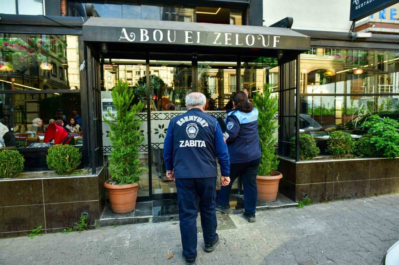 ESENYURT BELEDİYESİ ZABITA MÜDÜRLÜĞÜ'NE BAĞLI EKİPLER TARAFINDAN İLÇE GENELİNDE SÜRDÜRDÜKLERİ...
