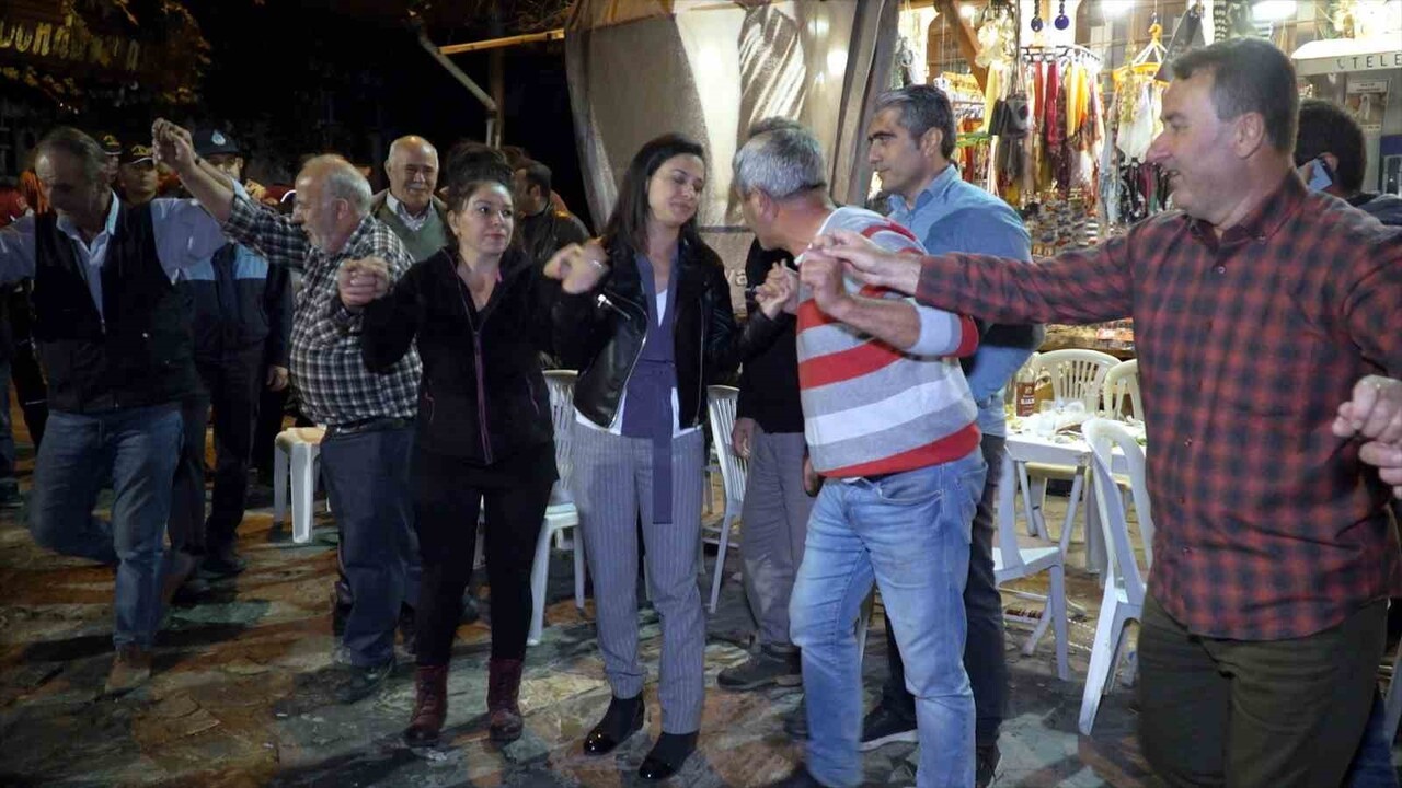 ESKİ BELEDİYE BAŞKANI HÜSEYİN VEFA ÜLGÜR'ÜN ALKOLLÜ HALDE BAŞKAN CERİTOĞLU SENGEL'İN BULUNDUĞU...