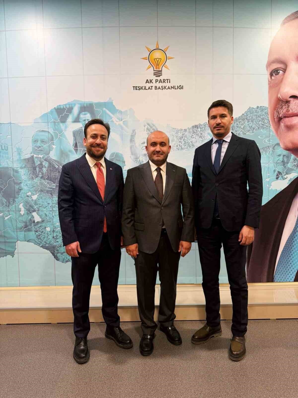 ESKİŞEHİR'DE AK PARTİ ODUNPAZARI İLÇE BAŞKANLIĞINA MUSTAFA KEMAL BANDIRMA'NIN, TEPEBAŞI İLÇE...