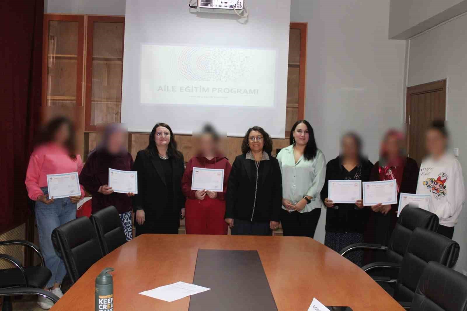 ESKİŞEHİR'DE KADIN YÜKÜMLÜLERE YÖNELİK 'MODÜLER AİLE EĞİTİM PROGRAMI' DÜZENLENDİ.