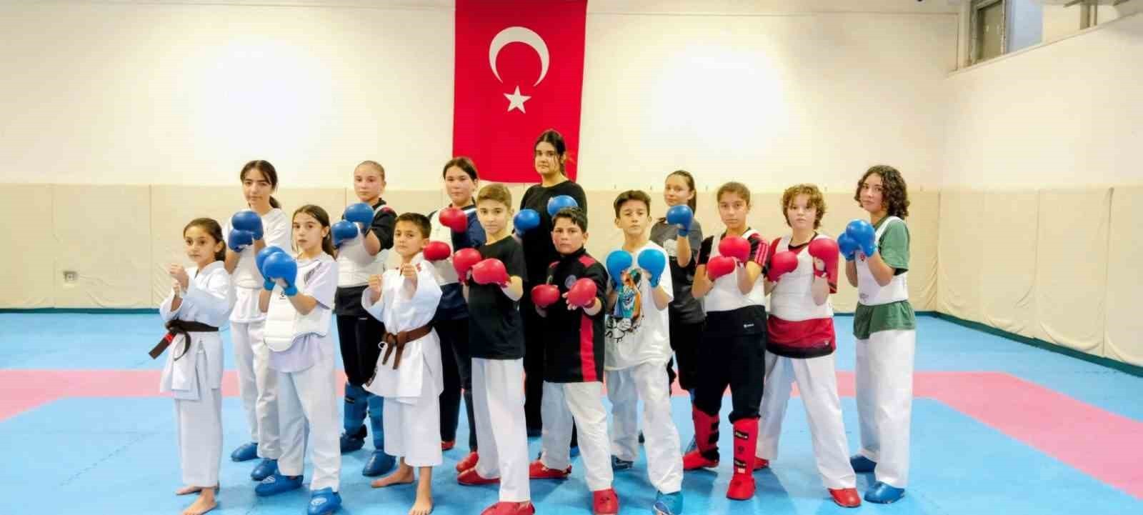 ESKİŞEHİR'DE KARATE KIŞ OKULU 3. GRUP ÇALIŞMALARI TÜM HIZIYLA DEVAM EDİYOR.